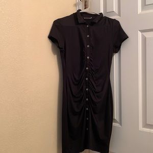 Selling a black dress fits very well great material